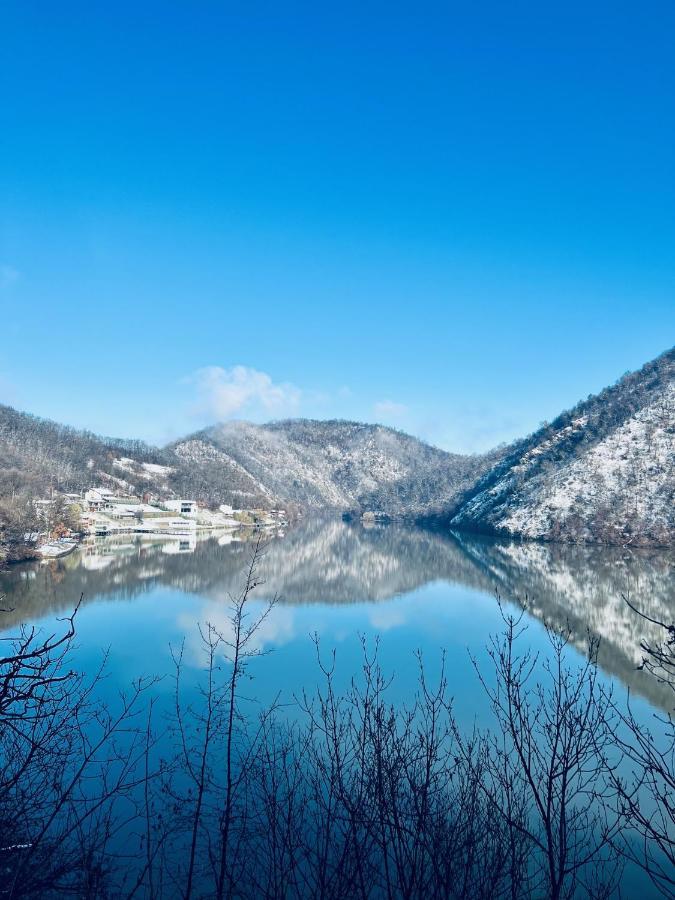Отель Nautica Bahna Оршова Экстерьер фото